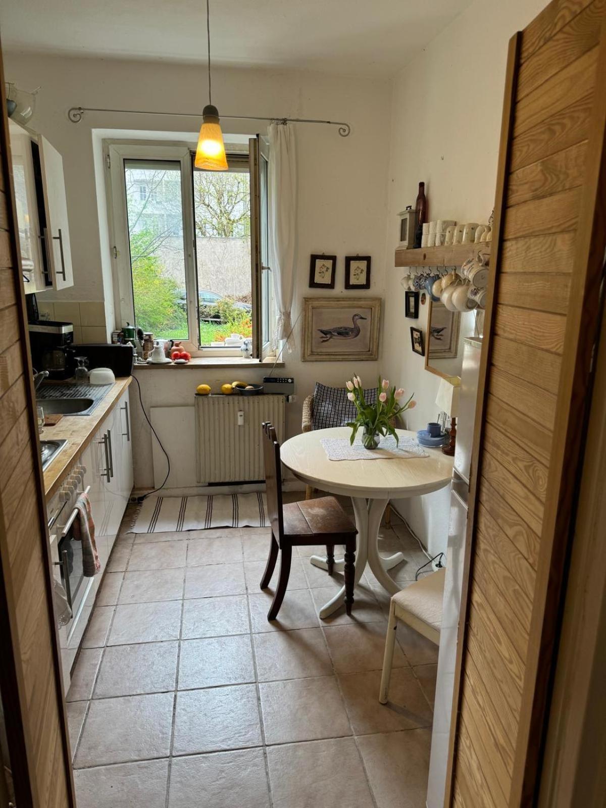 Gemuetliches Komfortables Zimmer Fuer 1 Person Im Zentrum Munchen Bagian luar foto